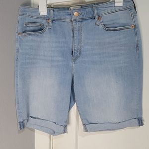 High Rise Bermuda Shorts Light Wash